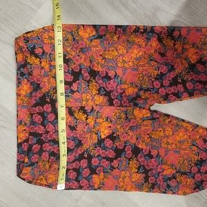 Still available. Fabulous colors! LulaRoe one size leggings